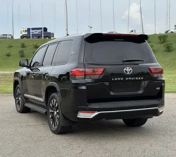 Toyota Land Cruiser Price in India: Complete 2025 Overview